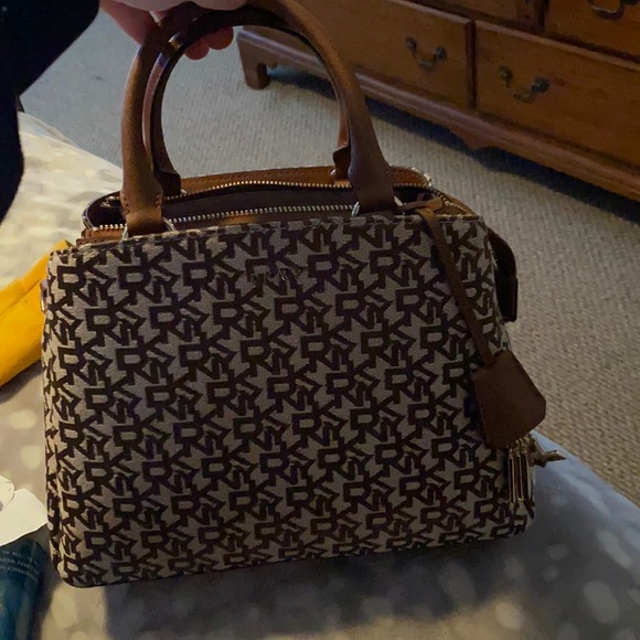 Dkny purse - Picture 1 of 8